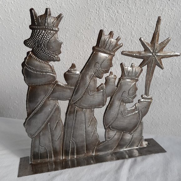 Unique Metal Nativity Set 3 Piece Freestanding 9x10 inch each - Picture 3 of 10